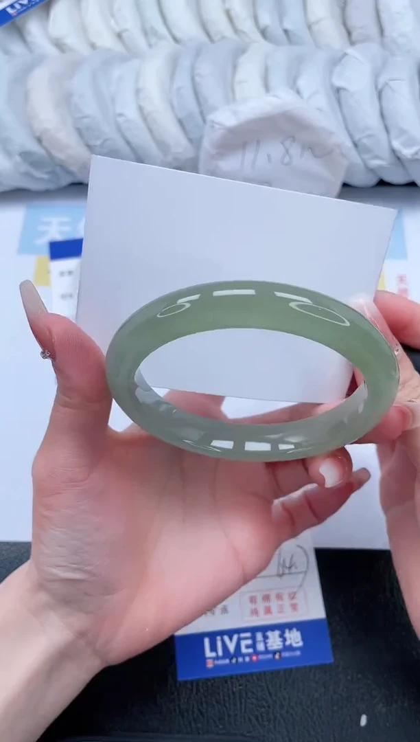 【闪购商品】石英质玉手镯未镶嵌T276-64.7