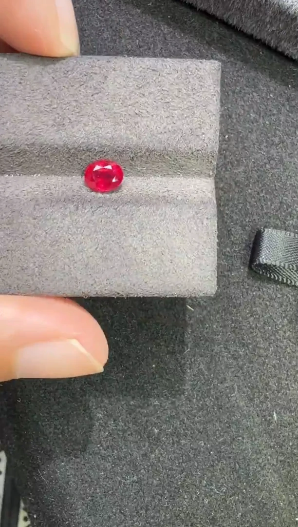 未镶嵌定制定制红宝石天然0.685鲜艳鸽血红缅甸国际证书吉尔德