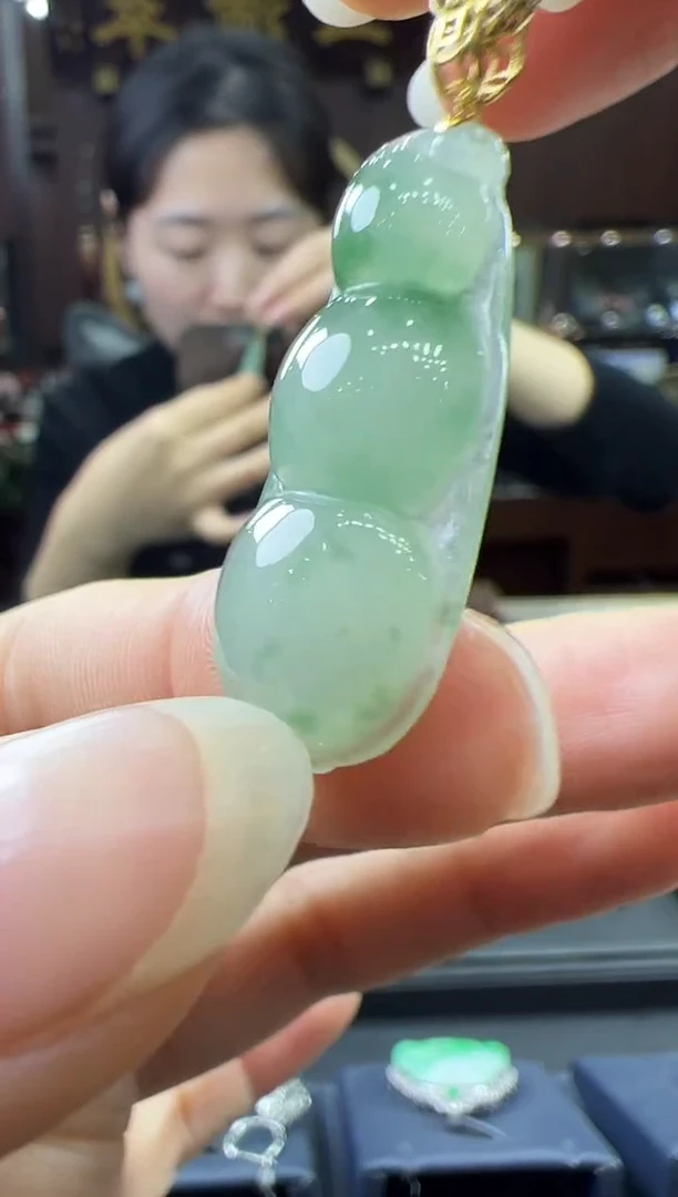 【闪购商品】翡翠挂件18K金镶嵌豆子 不含链