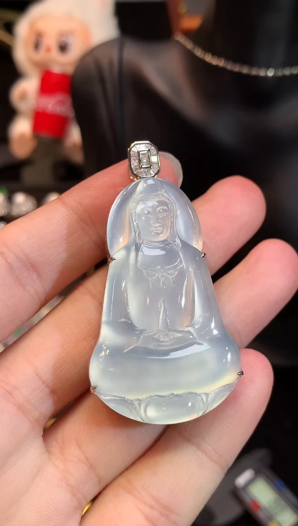 吊坠(赠链)18K金镶嵌翡翠李*星茅台白素衣观音吊坠