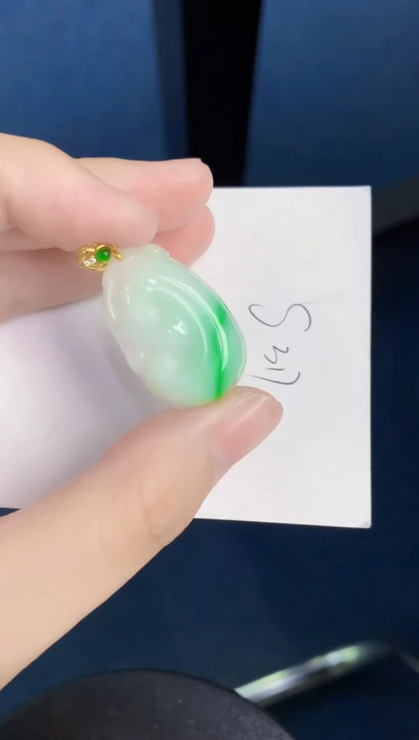 翡翠未镶嵌颈饰天然翡翠缅甸A货