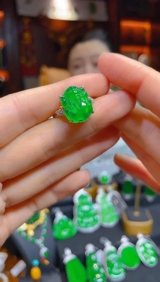 【闪购商品】翡翠戒指18K金镶嵌118979天然A货翡翠貔貅戒指
