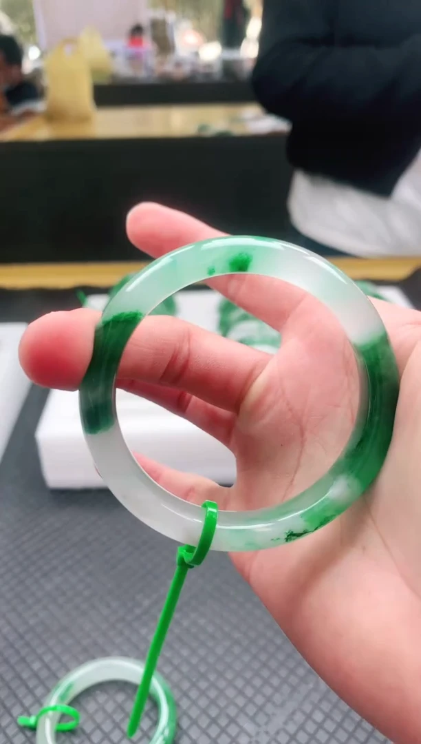【闪购商品】石英质玉手镯未镶嵌手镯