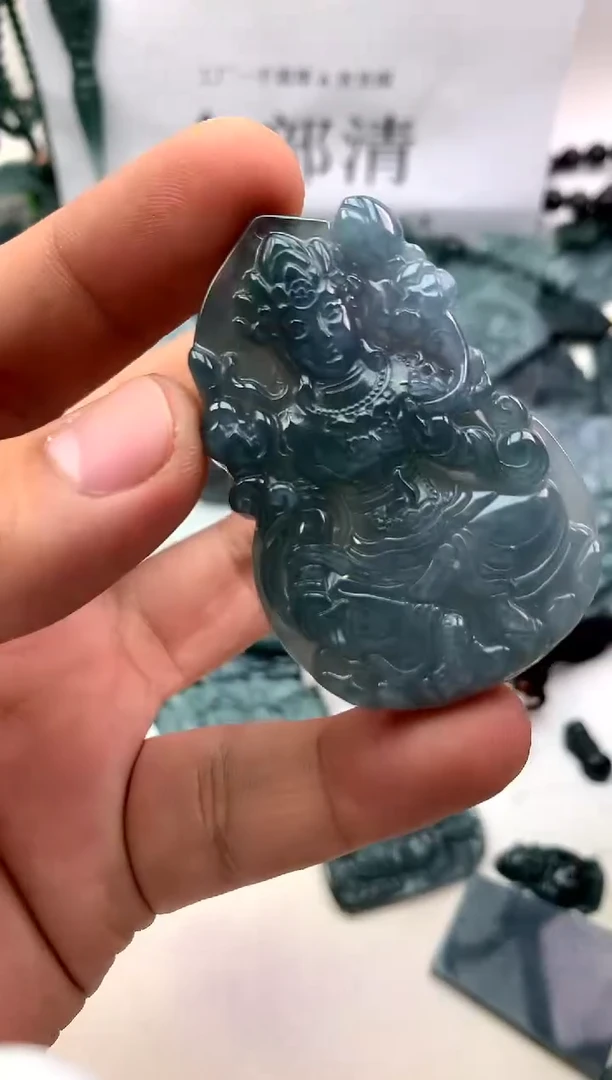 翡翠未镶嵌颈饰观音