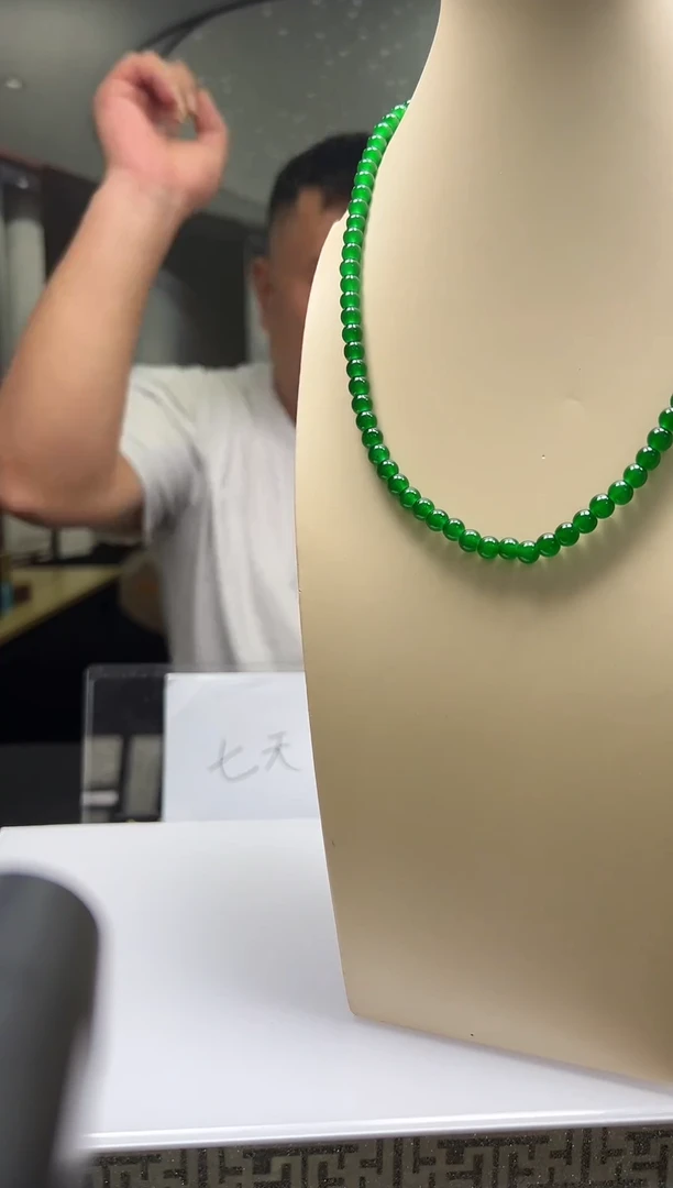 颈饰未镶嵌翡翠2025-10-20-48