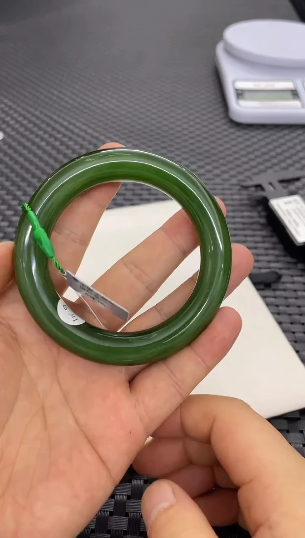 【闪购商品】和田玉手镯一条55未镶嵌(多样性发一件) Z0643