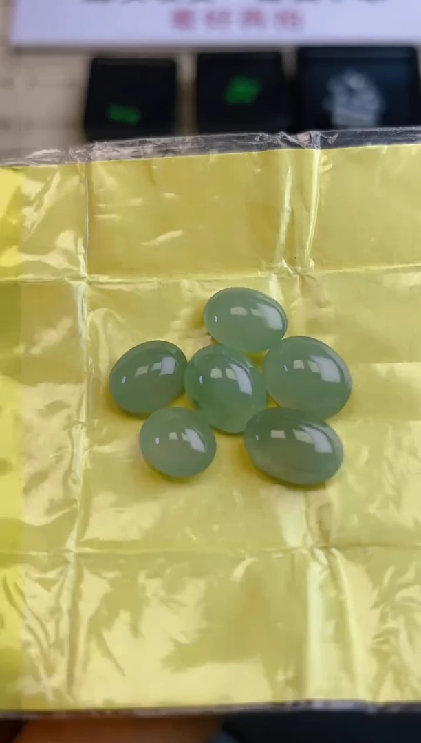 翡翠裸石天然翡翠蛋面9