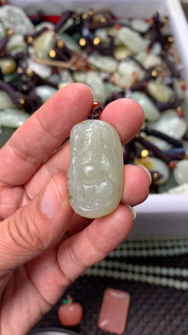 【闪购商品】和田玉颈饰未镶嵌多样性发货没有证书.拍一发一，有瑕