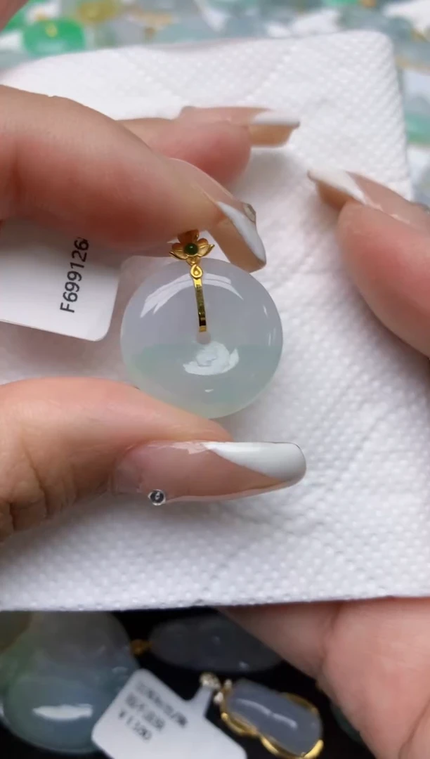 翡翠18K金镶嵌颈饰天然缅甸A货翡翠