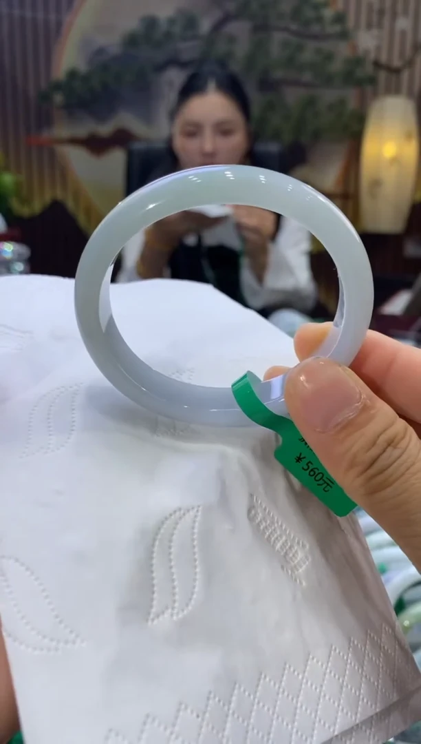 【闪购商品】翡翠手镯未镶嵌多人08612