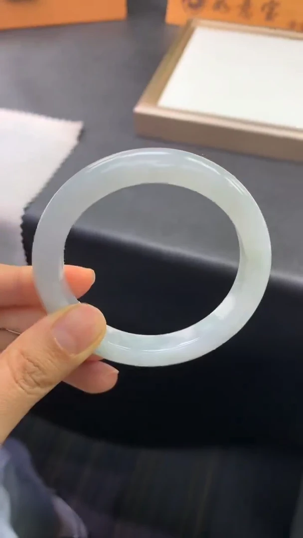 未镶嵌手镯翡翠退货需手镯吊牌标签完好  56圆条