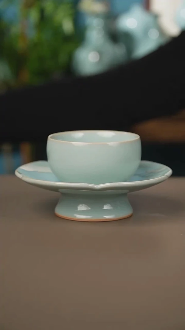 天青罗汉葵口盏托杯微暇