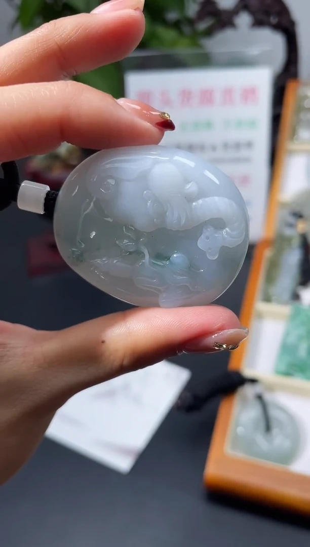 颈饰未镶嵌翡翠普贤