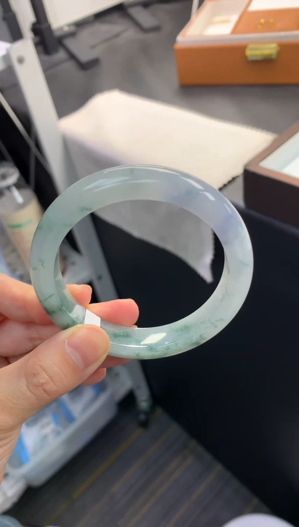 未镶嵌手镯翡翠退货需手镯吊牌标签完好