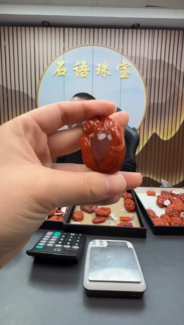 未镶嵌雕刻南红玛瑙118ZB0104产品一个