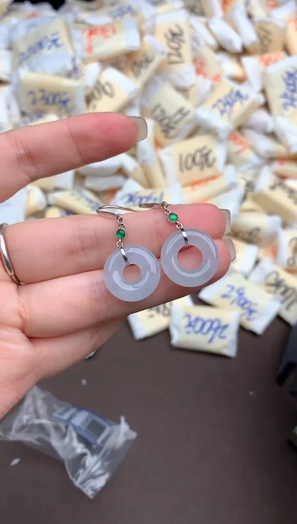 18K金镶嵌挂件翡翠—