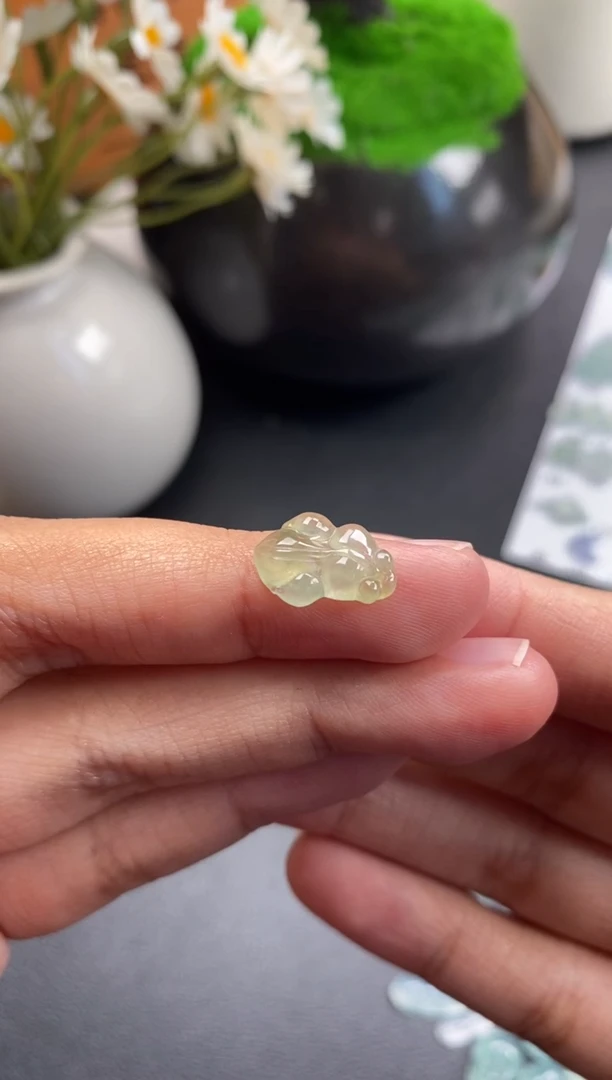颈饰未镶嵌翡翠冰种金鱼