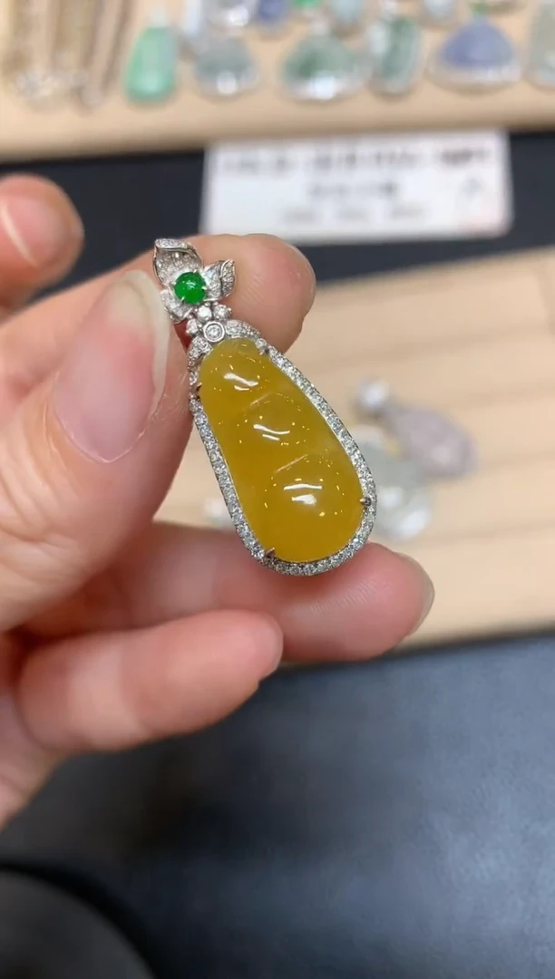 翡翠18K金镶嵌颈饰福豆【无服务费