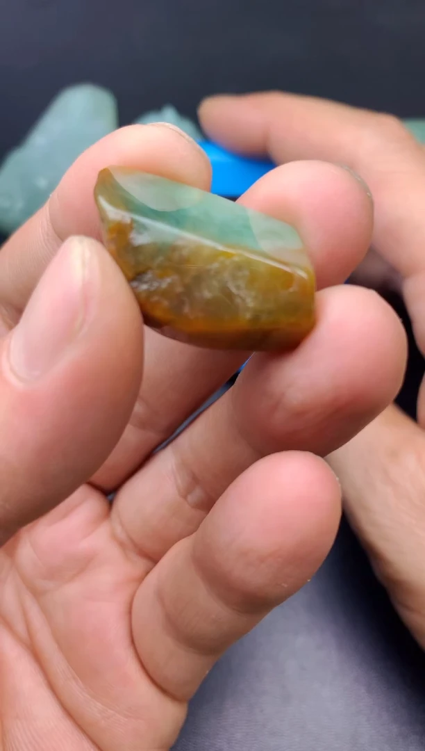 颈饰未镶嵌翡翠晨*料子