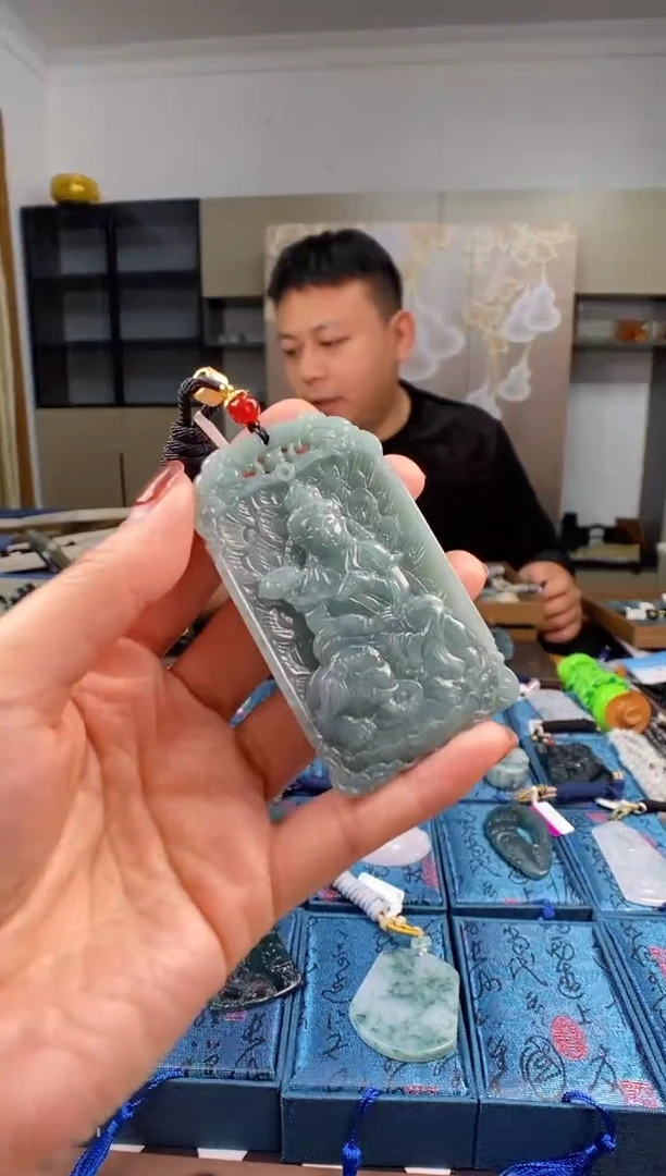 颈饰未镶嵌翡翠 多样性发其一