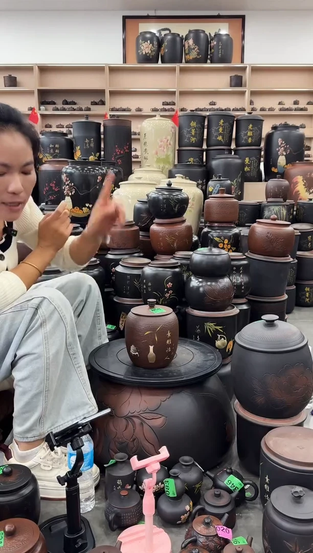 罐瑕疵彩填锤纹茶叶罐  858