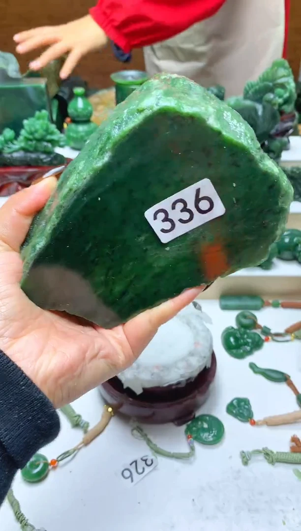 未镶嵌和田玉摆件1