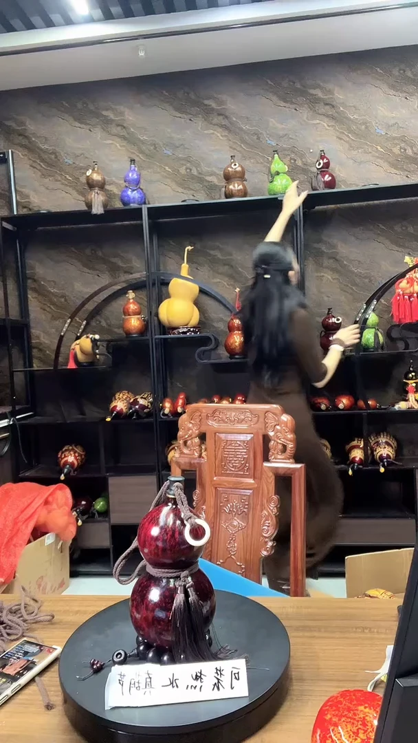 酒葫芦雕刻款，大漆