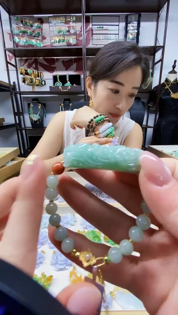 颈饰未镶嵌翡翠手串