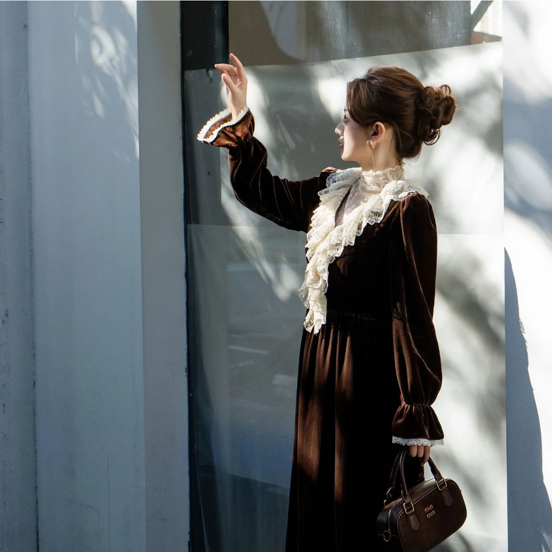 ON&ON/安乃安法式蕾丝优雅丝绒连衣裙+高领蕾丝小衫NNAU1645685