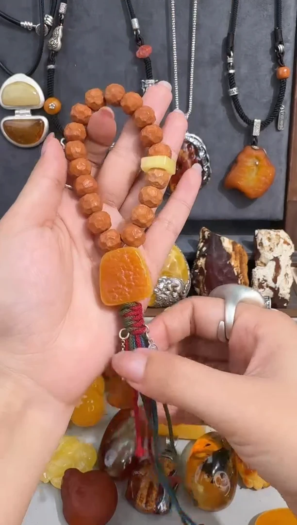 未镶嵌琥珀裸石奔****妹琥珀