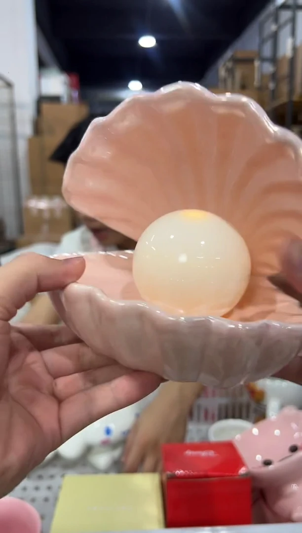 瓷片粉色贝壳带灯摆件