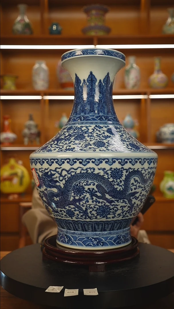 其他留*青花龙凤纹盘口赏瓶一只