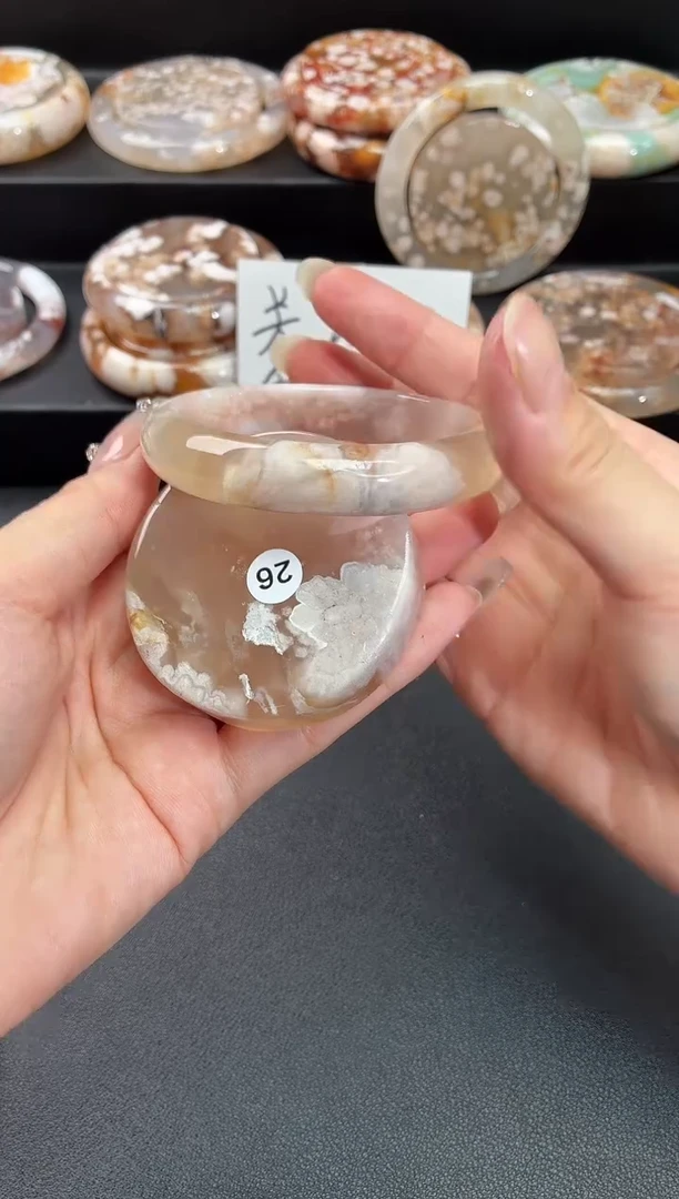 手镯玛瑙/玉髓未镶嵌石英质玉56圈(赠送镯心)55/56圈口带建议拍大