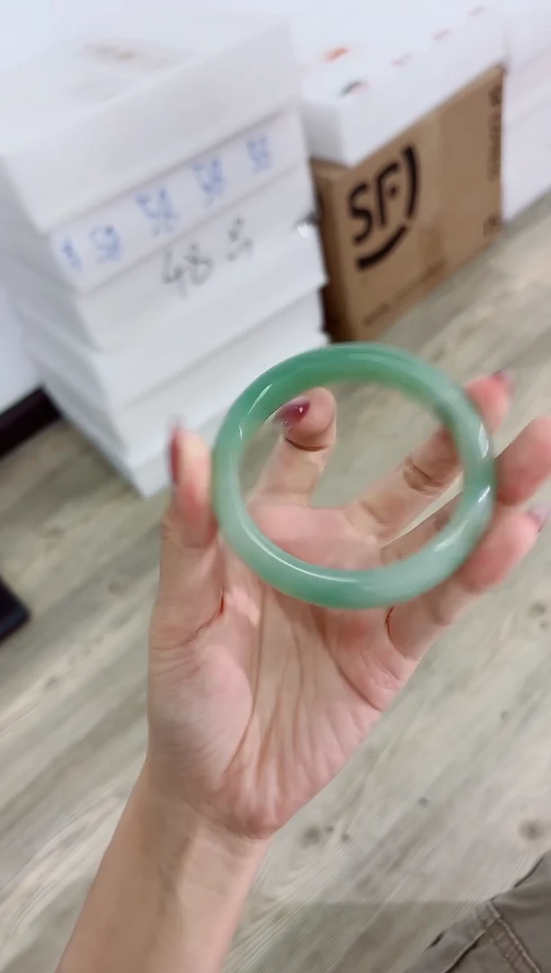 未镶嵌手镯石英质玉37-58D