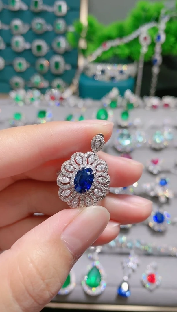 18K金戒指蓝宝石18K金镶嵌.