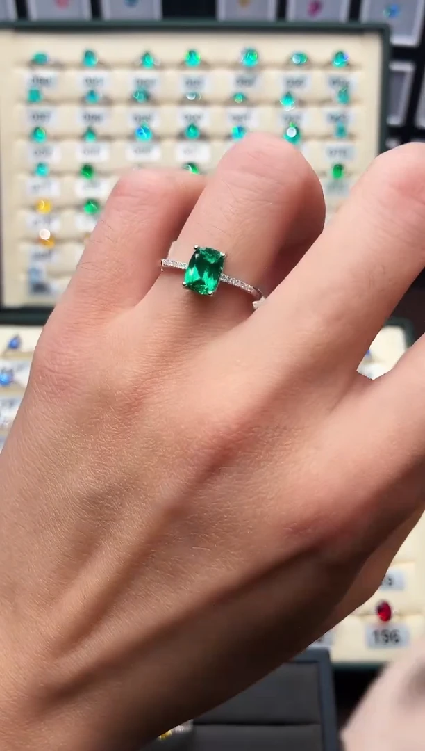 银S925镶嵌戒指石榴石（沙弗莱）1111