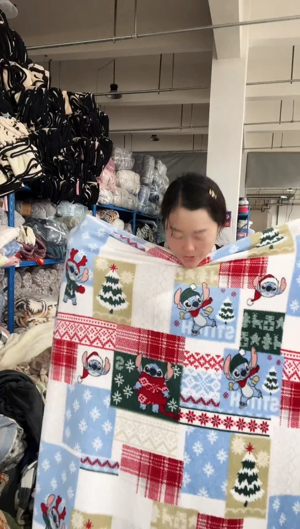 混纺主播手上展示的产品