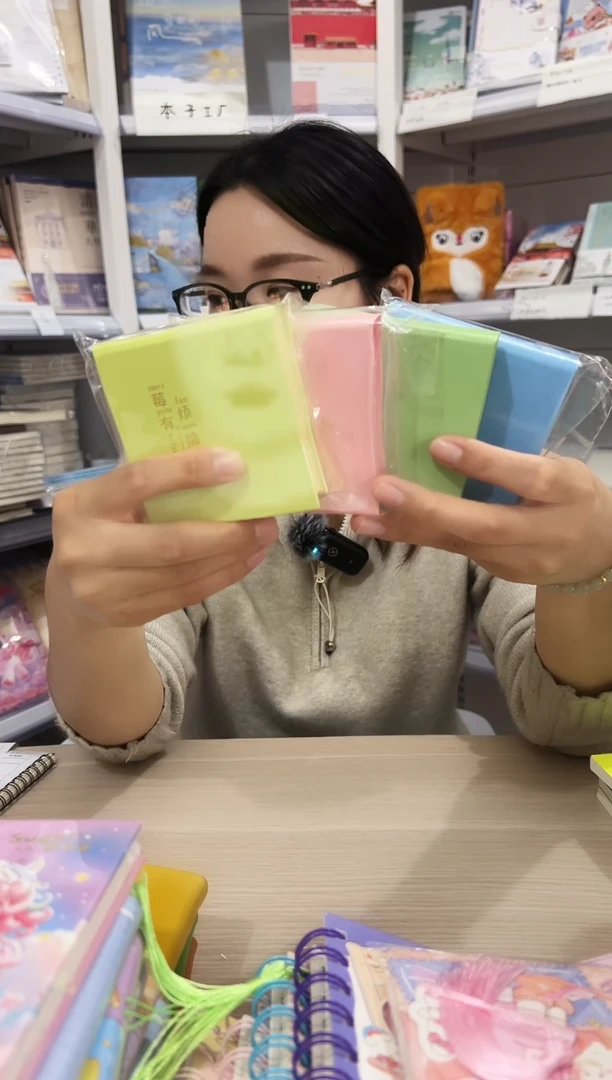A8硬壳彩色烫金本4本