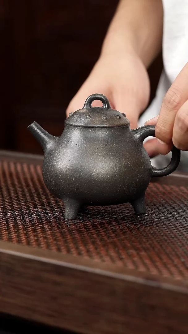 茶壶紫砂岩中泥三足鼎{老}