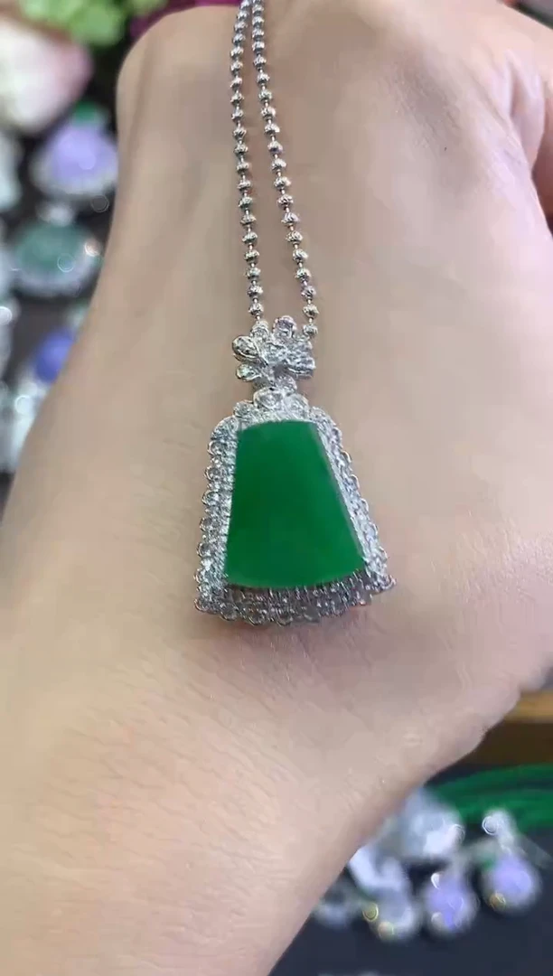 吊坠(不含链)18K金镶嵌翡翠C182