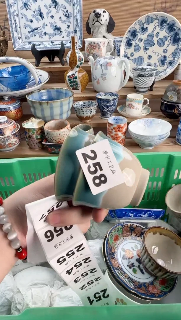 瓷片F****?瓷器 E       258