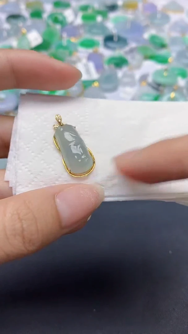 翡翠18K金镶嵌颈饰天然缅甸a货翡翠