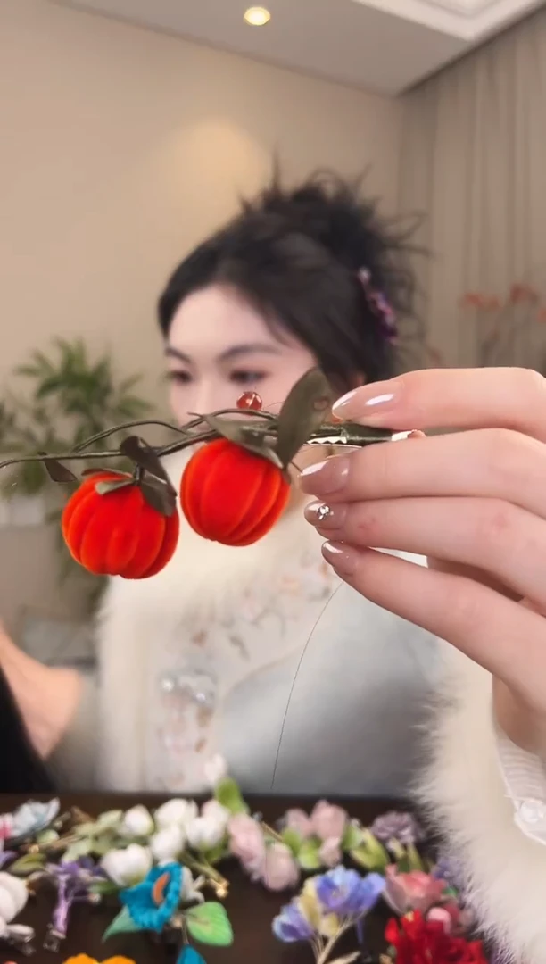 刺绣柿子胖绒边夹