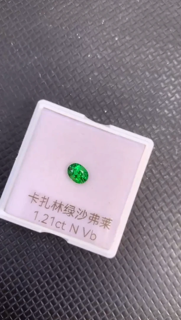 未镶嵌裸石石榴石（沙弗莱）天然沙弗莱