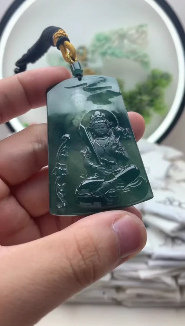 颈饰未镶嵌翡翠虚空藏