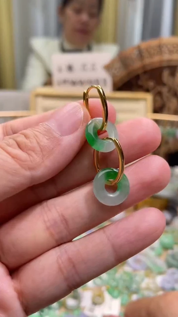 颈饰未镶嵌翡翠甜甜圈一对