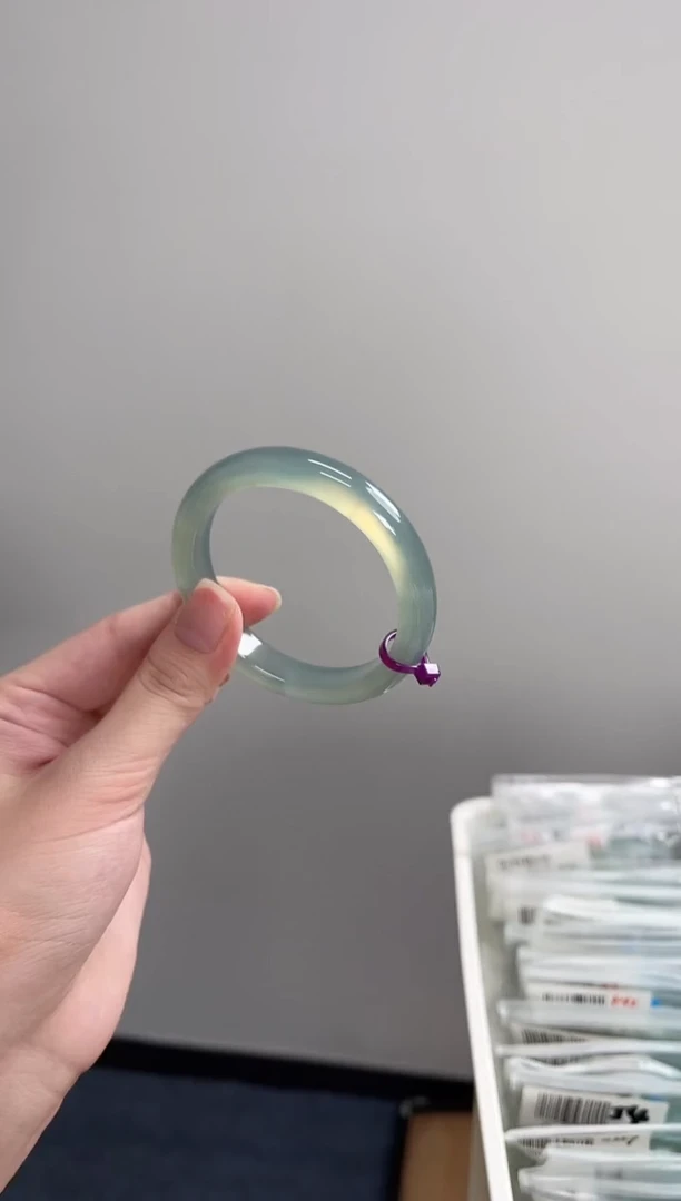 玛瑙/玉髓手镯未镶嵌53-54圈