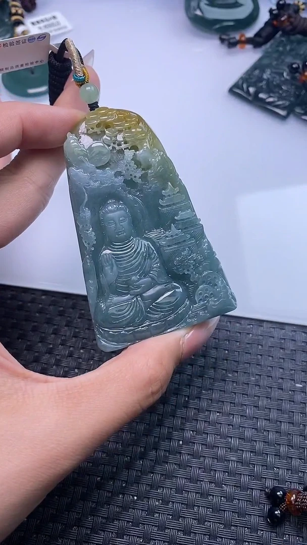翡翠未镶嵌颈饰    1111