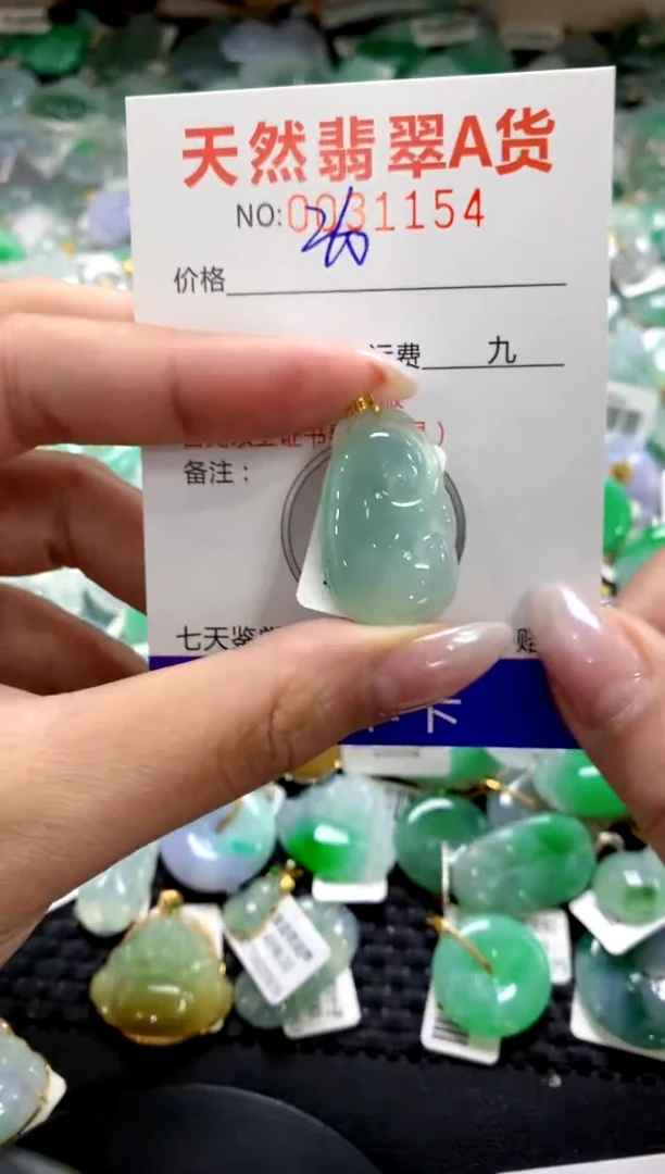颈饰18K金镶嵌翡翠1111111111111111
