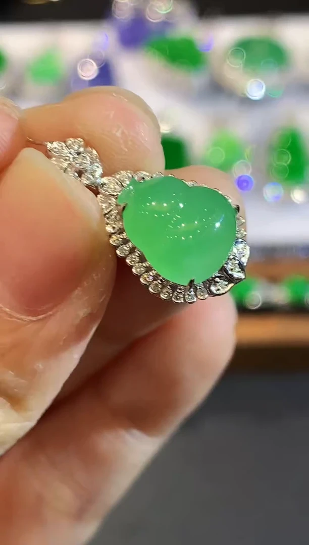 翡翠18K金镶嵌吊坠(不含链)L多样性发其一